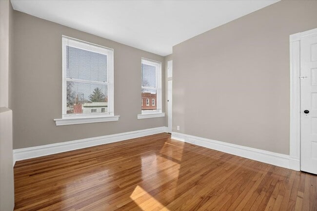 Building Photo - South Side Star