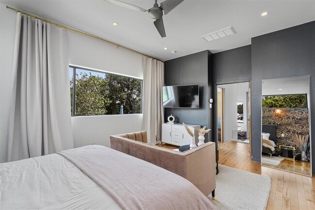 Building Photo - 1302 Socorro Dr