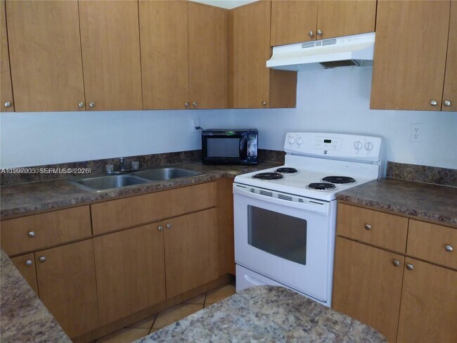 Building Photo - 12120 NE 6th Ave