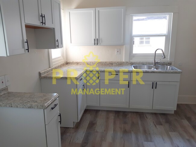 Building Photo - Recently renovated 3 bedroom 1.5 bathroom
