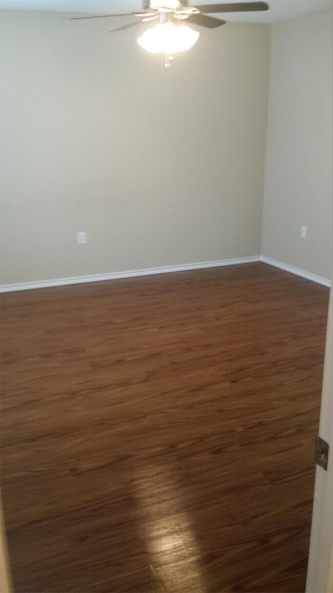 Building Photo - 310 Cooper St