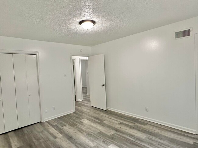 Building Photo - 4209 Camelot Ave