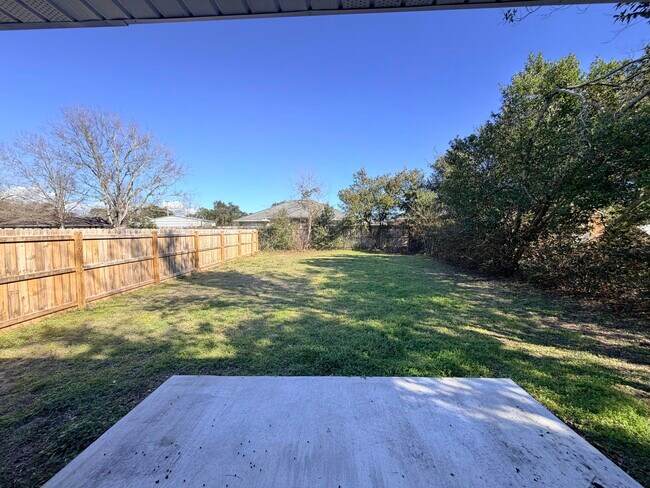 Building Photo - 2168 Paloma St