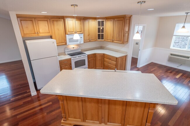 Building Photo - 233 Palmdale Ave