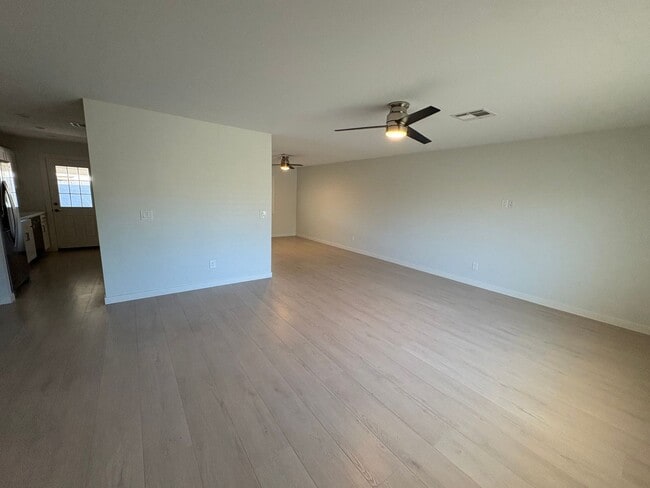 Building Photo - 121 E Santa Cruz Dr