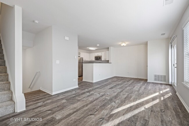 Building Photo - 10 Vivaldi Ct