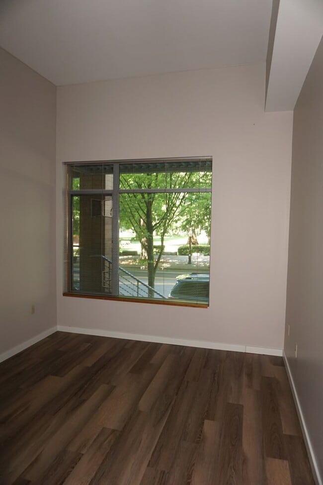 Building Photo - 701 Columbia St