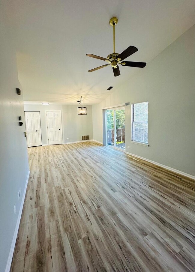 Building Photo - 1332 Coldspring Rd
