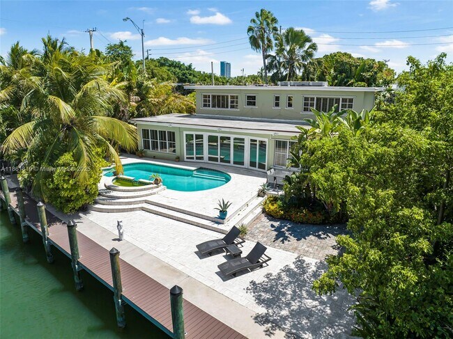 Primary Photo - 3180 N Bay Rd