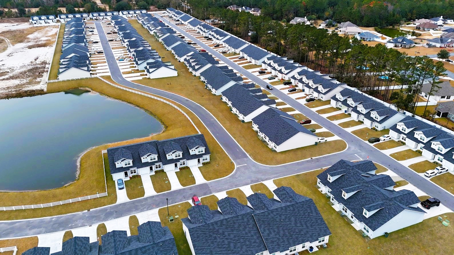 Building Photo - 1002 Walker Point Way