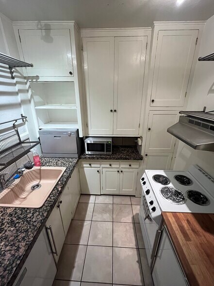 Building Photo - 507 NW 22nd Ave