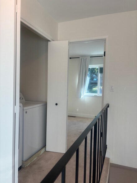 Building Photo - 1289 Maple Ct