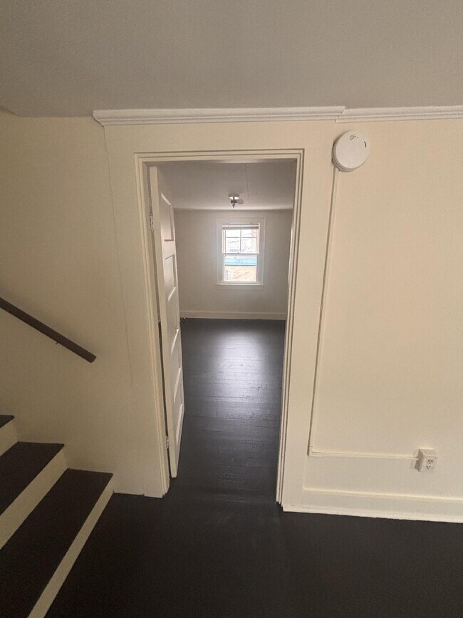 Building Photo - Spacious 2+ Bedroom in Prime Brunswick Location