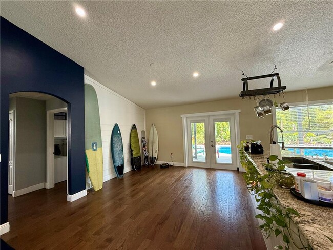 Building Photo - 42 Renworth Ln
