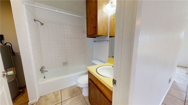 Building Photo - 809 Llano Pl