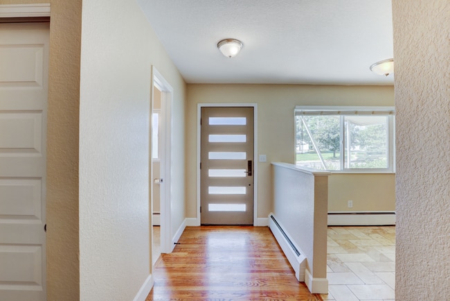 Building Photo - Spacious & Modern Home in Crestmoor Park!