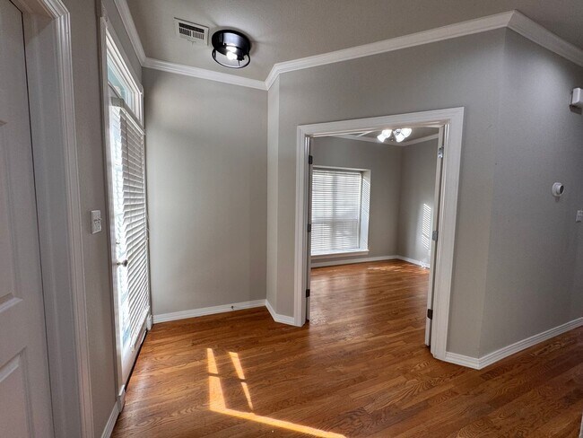 Building Photo - Immaculate 4 bedroom 2 bath in Jenks!