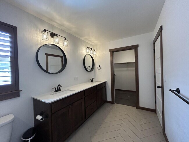 Building Photo - Luxury 4 Bed / 2 Bath Home on .84 Acres – 3 Car Garage – RV Parking