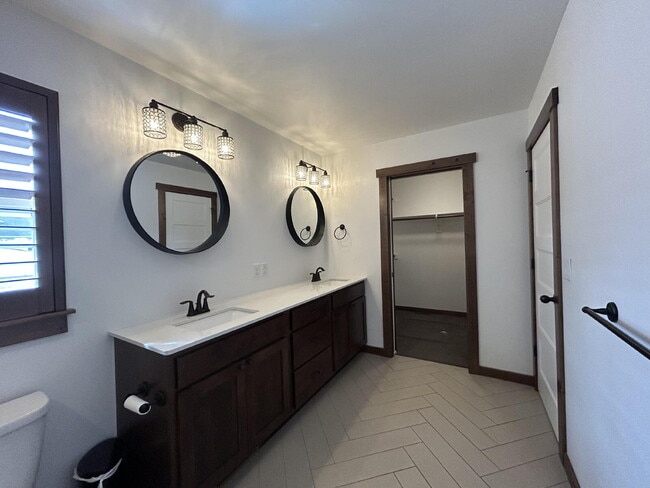 Building Photo - Luxury 4 Bed / 2 Bath Home on .84 Acres – UTILITIES INCLUDED - 3 Car Garage – RV Parking