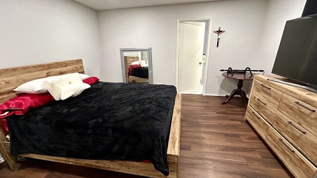 Building Photo - 111 Quail Run Dr