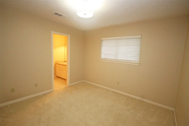 Building Photo - 17703 Forest Park Ln