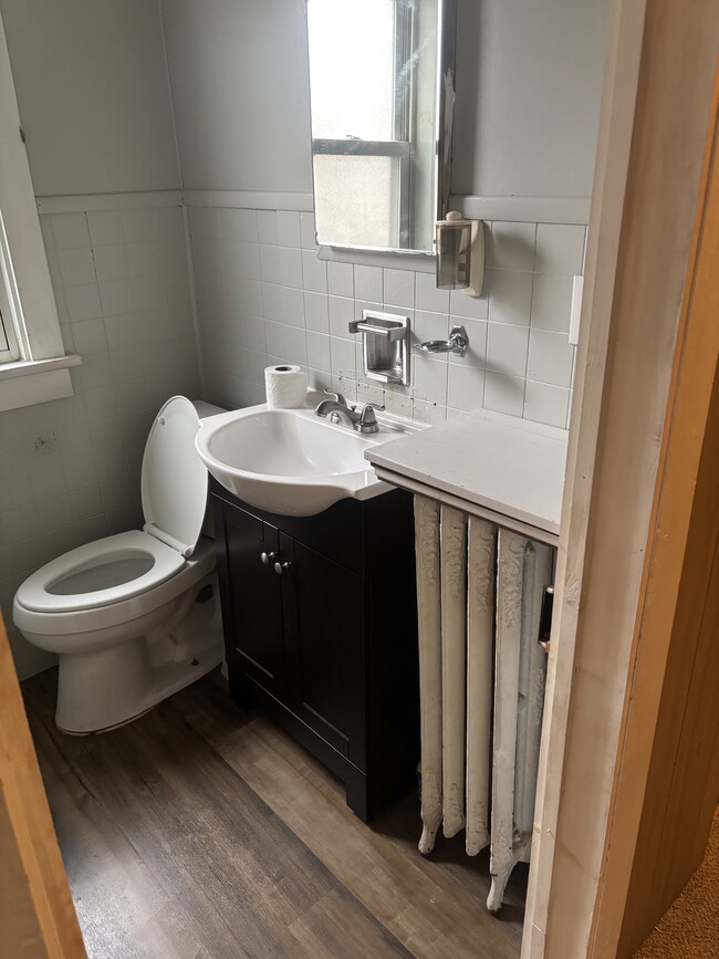 Building Photo - 2 S Vine St