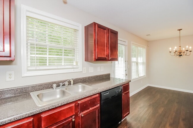 Building Photo - 413 Rosemont Ct