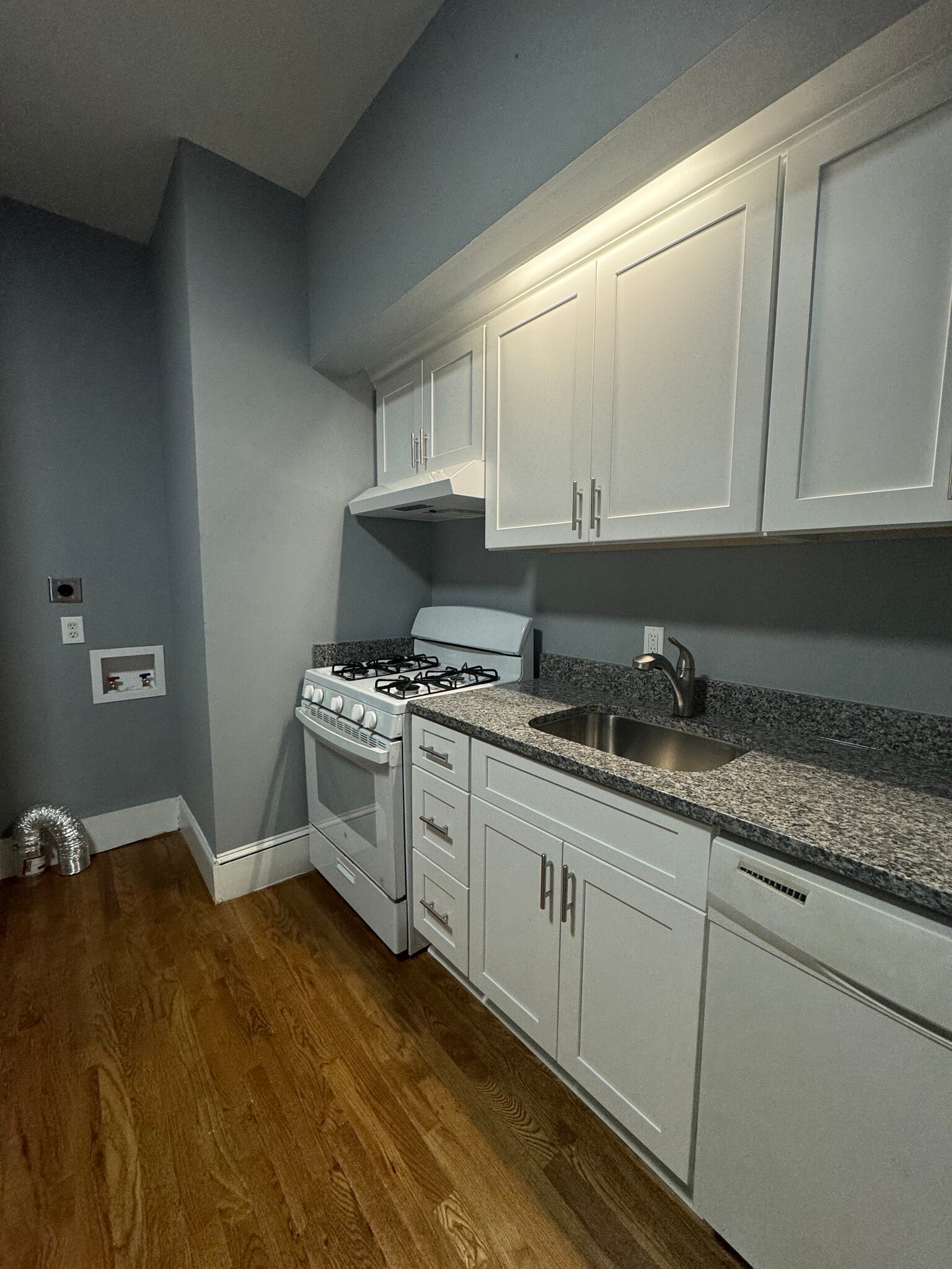 Building Photo - 160 4th St Ne