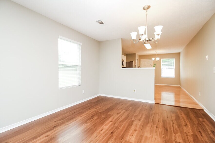 Building Photo - 5220 Sunsail Dr