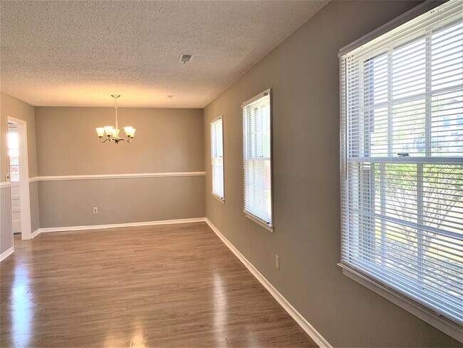 Building Photo - SW Large Brick Home, Updated Kitchen & Bathrooms, Wood Like Flooring, Fenced Yard!