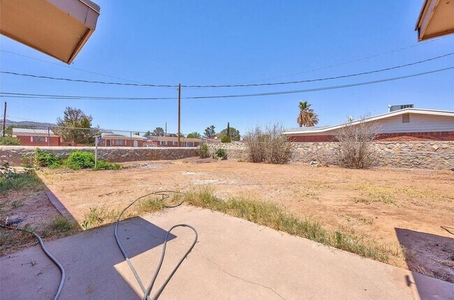 Building Photo - 5201 Capistrano Dr