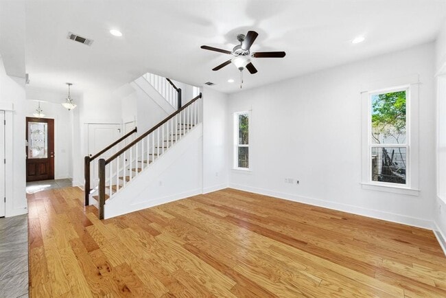 Building Photo - 1912 Haskell St