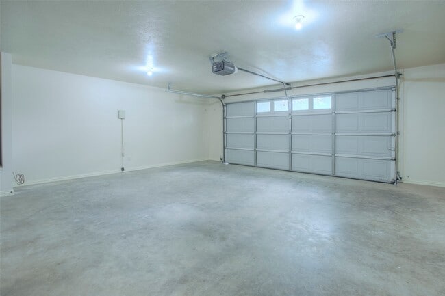 Building Photo - 103 Brittany Ln
