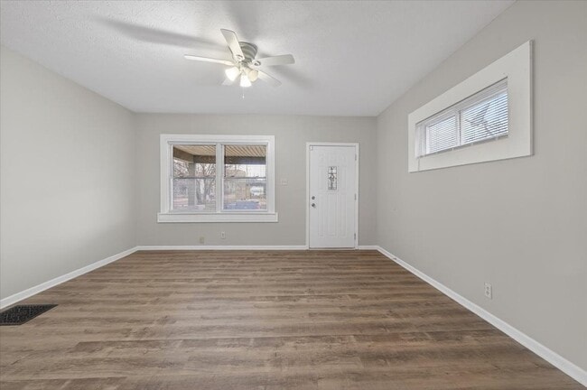 Building Photo - 3403 Broadway St