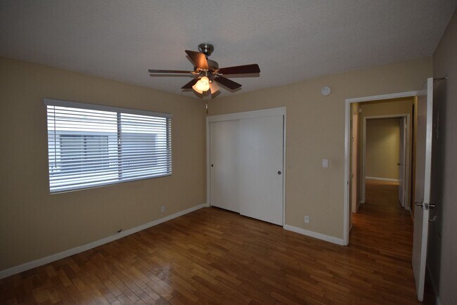 Building Photo - 10745 Hortense St