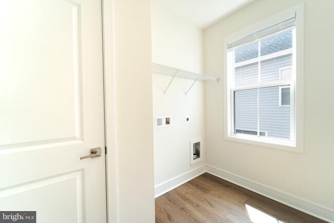 Building Photo - 41935 Spring Air Dr