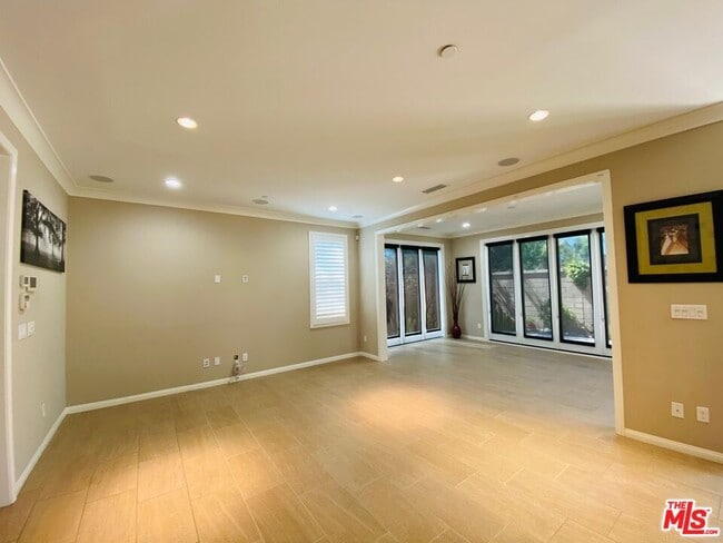 Building Photo - 51 Ivory Petal