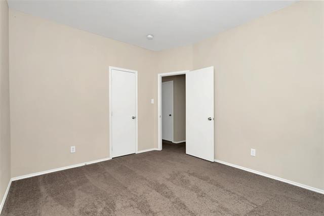 Building Photo - 5712 Country Valley Ln