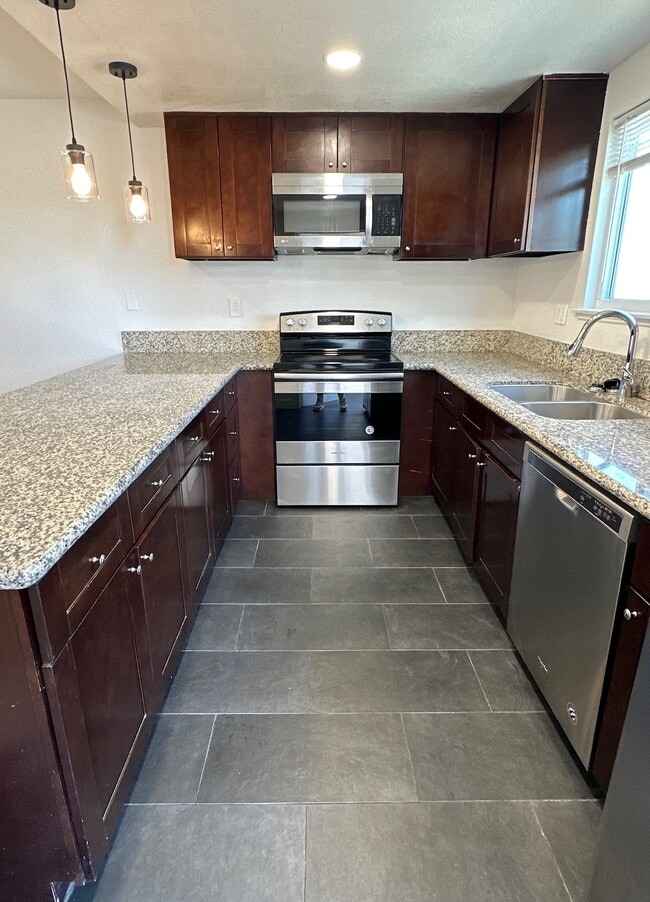 Building Photo - Sand Creek