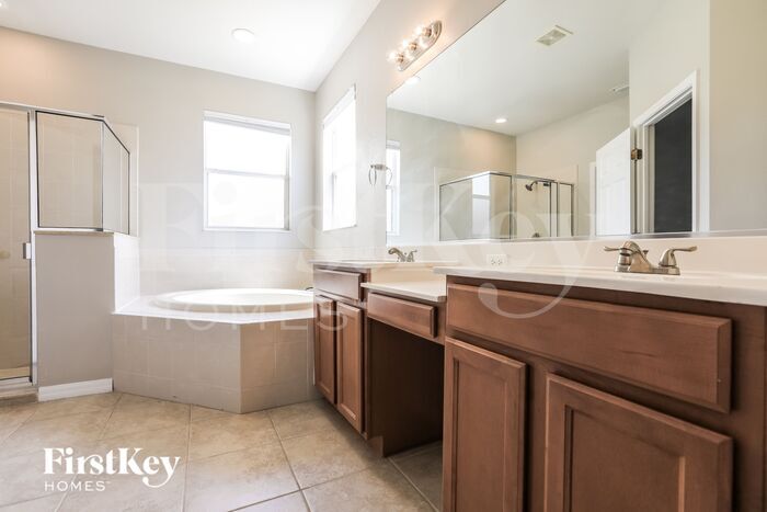 Building Photo - 2553 Hobblebrush Dr