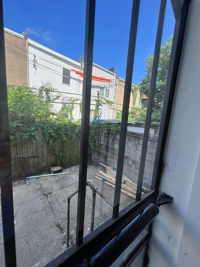 Building Photo - 2Bd/ 1Bth House!! SECTION 8 ONLY!!