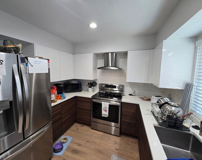 Building Photo - Charming 3BR condo in Austin