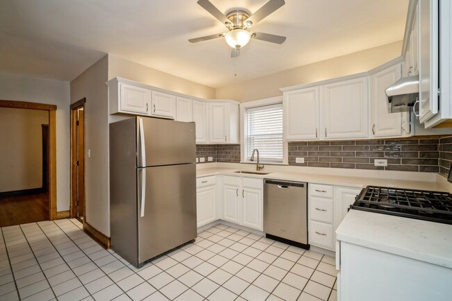 Building Photo - 5719 N Meade Ave