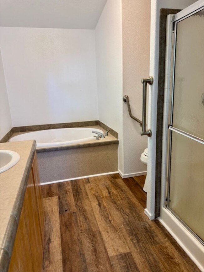 Building Photo - Remodeled Home on 1/2 Acre