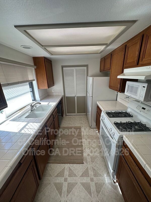 Building Photo - 23 Hollyhock Ln