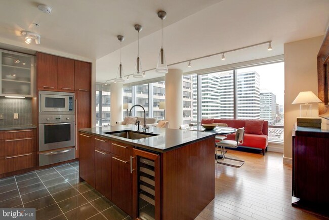 Building Photo - 1414 S Penn Square