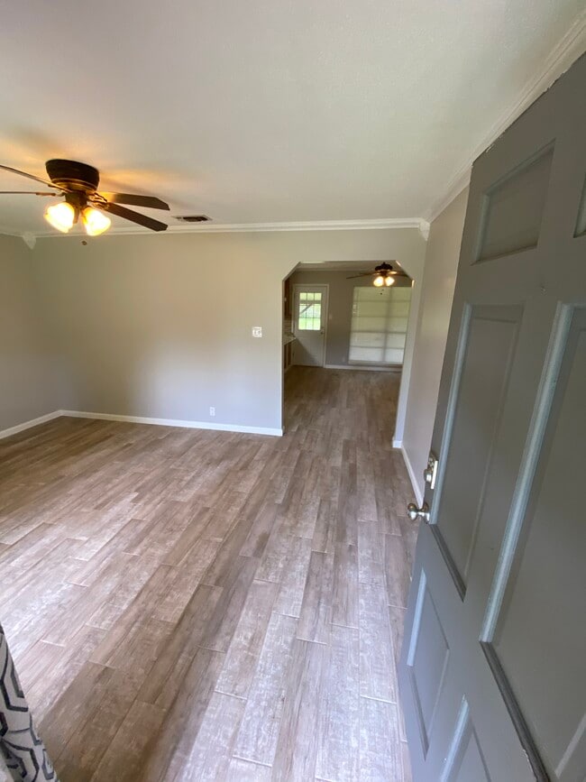 Building Photo - 4010 Honeysuckle Ln