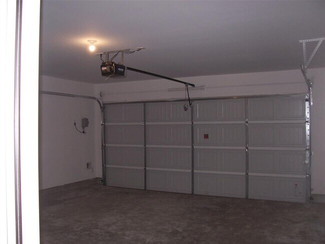 Building Photo - 5015 Rosevine Way