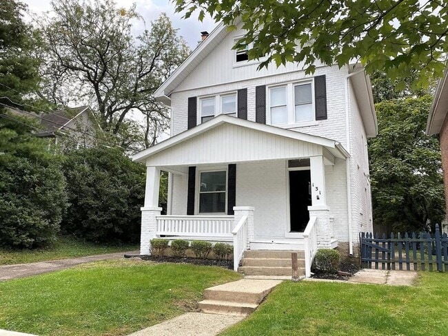 Primary Photo - 131 Clinton St