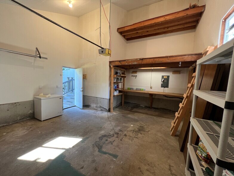 Garage - 2778 Robinwood Way